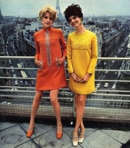 ミニスカート流行の1960年代ファッション２